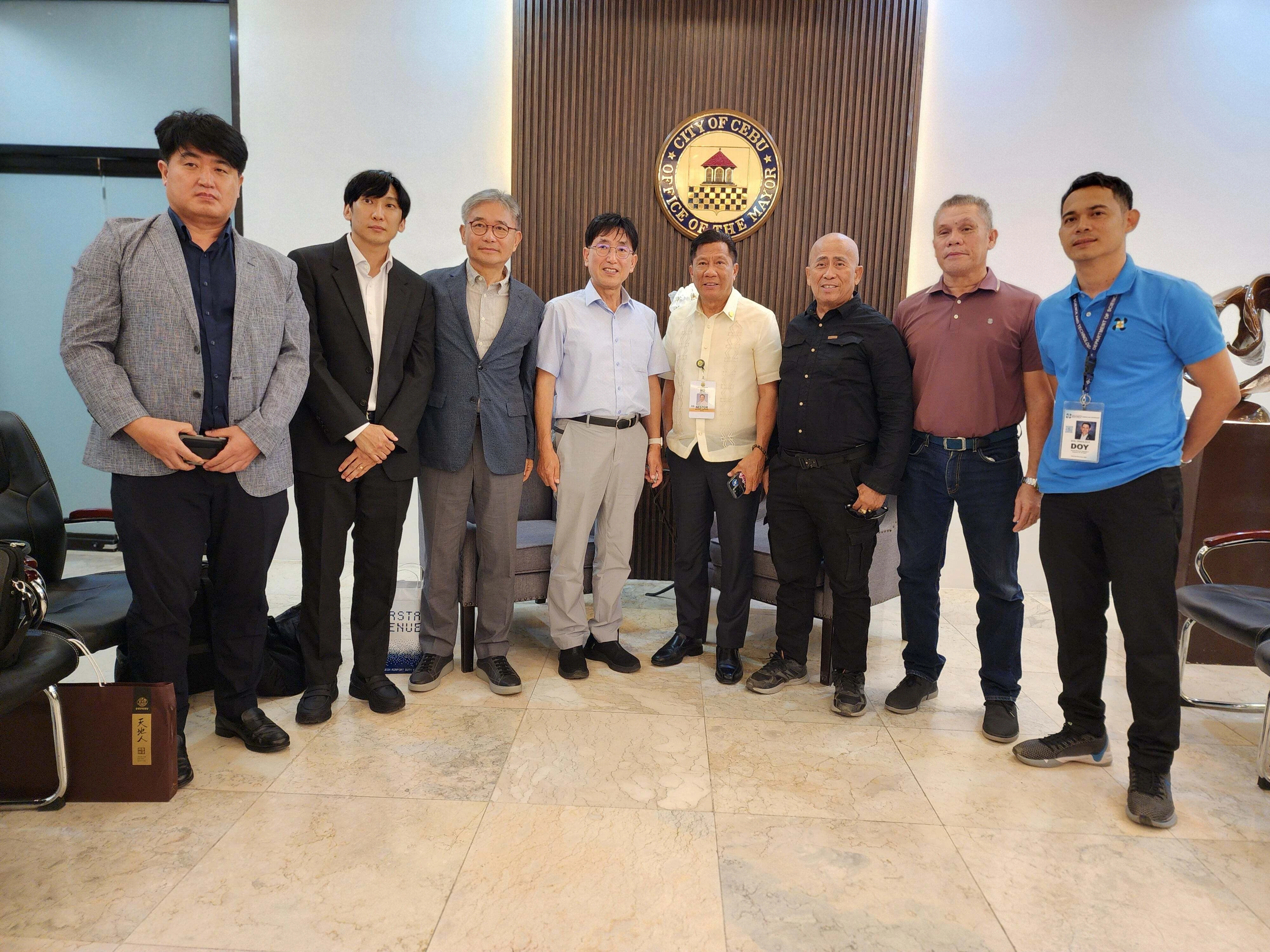 DOST-7, KEPEA, and CVISNET Meet with Cebu City Mayor